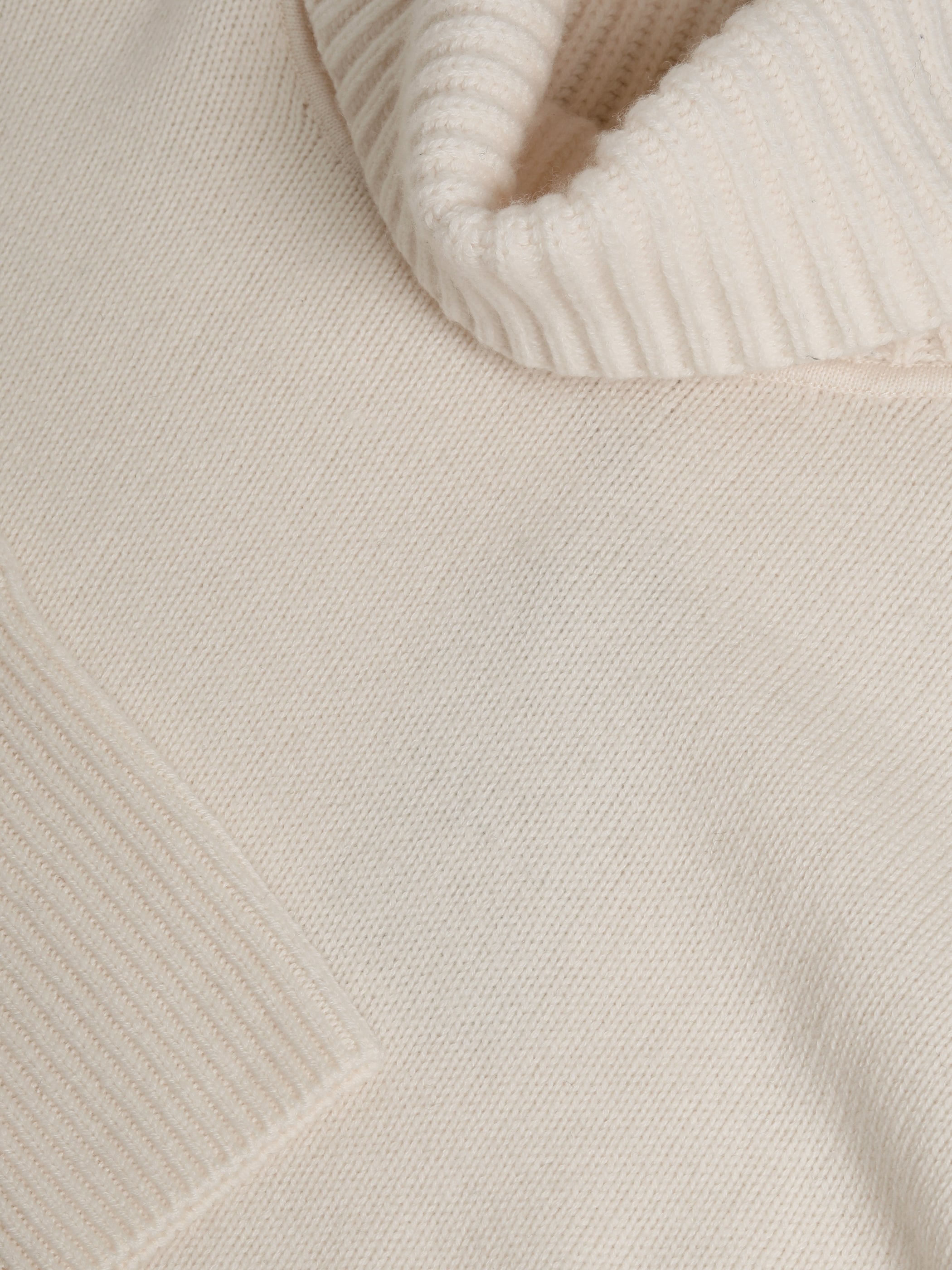 Maeva Merino-Cashmere Turtleneck Knit